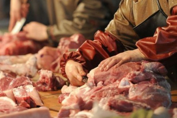 Carne de pui fără termen de valabilitate, descoperită într-un magazin